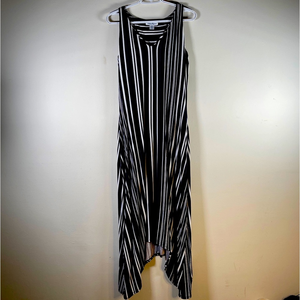 Tommy Bahama navy white knit maxi dress. Built in bra. Shark bite hem size S/P